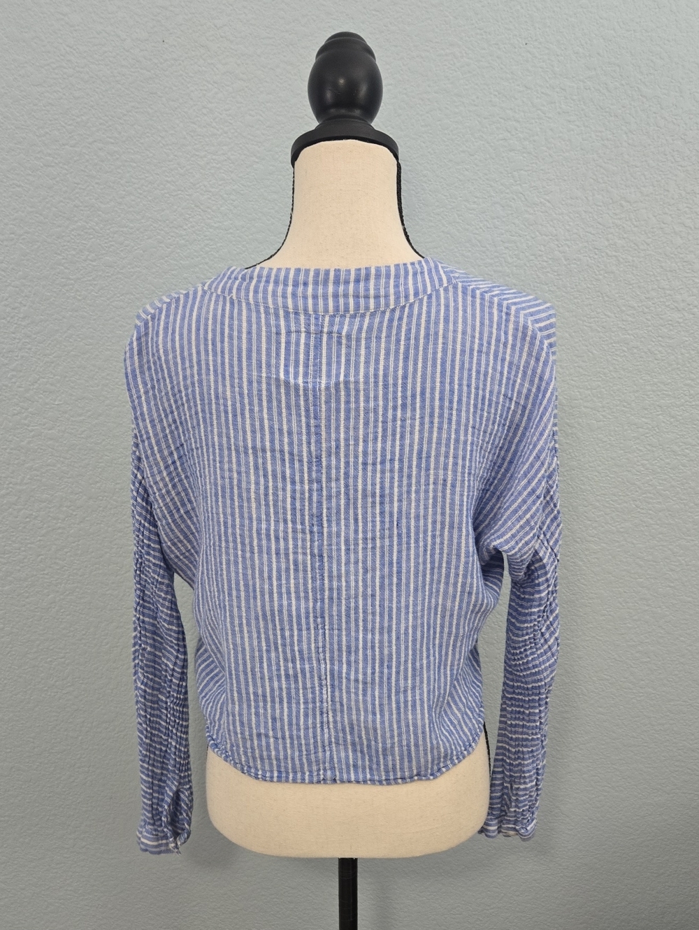RAILS Sloane Azure Striped Blue Tie-Front Button Up V-Neck Blouse Sz Medium - Picture 8 of 10